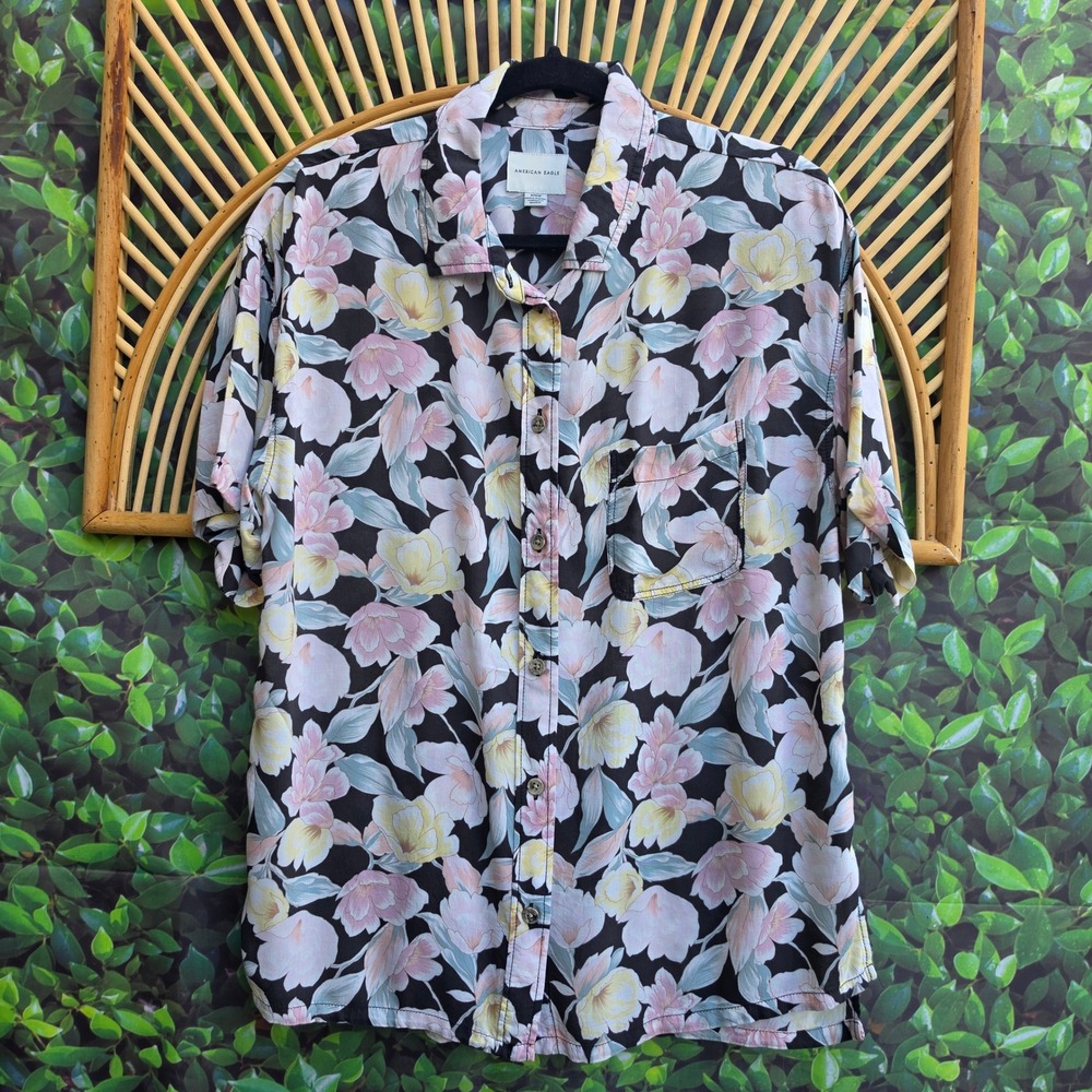 American Eagle Mens Floral Button Down Shirt Black Pink Tropical Viscose Medium